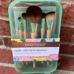 ecotools Five Piece Essential Package of Beauty Brushes with Storage Kit